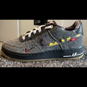 BOYS NIKE AIR FORCE 1 Denim with camo size 3.5. IN GREAT CONDITION !